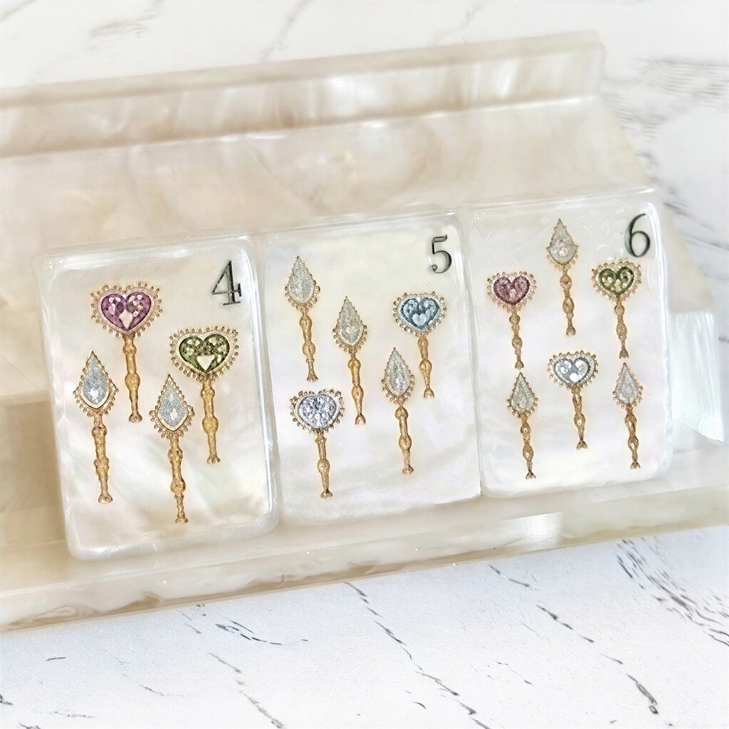 Heirloom Collection Crown Jewel mahjong tiles, pearly finish detail